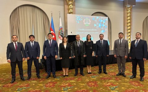 Vəkillər Kollegiyası yeni hakim təyin olunan vəkilləri təltif edib