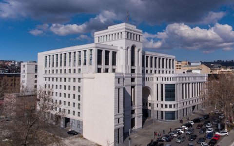 Ermənistan XİN nəşrdən Mirzoyanın bəyan edilməmiş gəlirləri barədə məlumatın təkzibini tələb edib