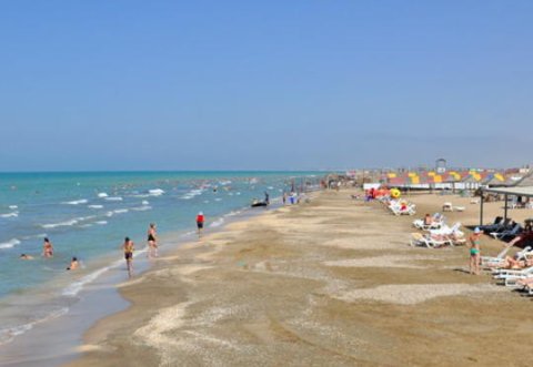 Pirşağı çimərliyində bir nəfər batıb