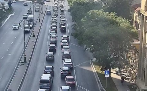 Bakının bir sıra yollarında tıxac yaranıb