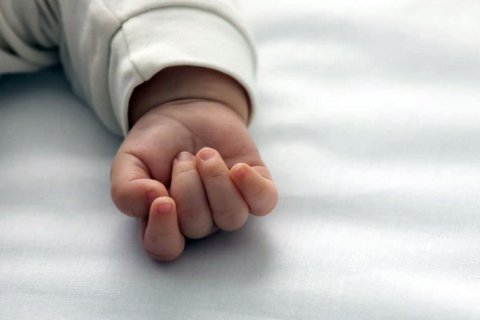 Valideynləri tərəfindən döyülən körpə Bakıya gətirildi