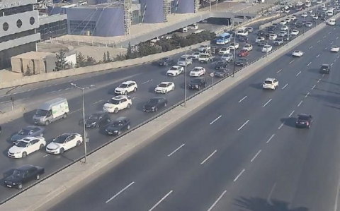 Bakının bir sıra yollarında tıxac yaranıb -