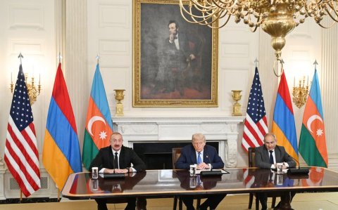 Əliyev və Paşinyan Cənubi Qafqazda xəritələri və marşrutları yenidən formalaşdıra biləcək saziş imzalayıblar