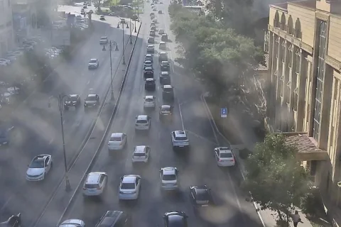 Bakının bir sıra yollarında nəqliyyatın sıxlığı yaranıb