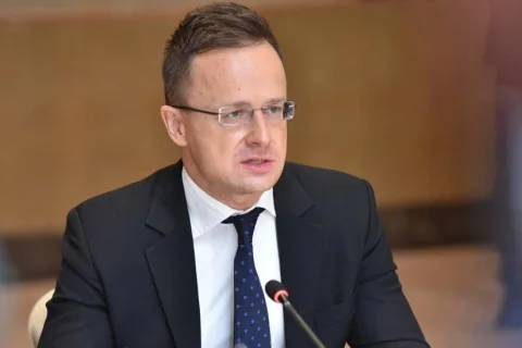 Avropa liderləri Azərbaycan Prezidenti ilə şəkil çəkdirmək üçün növbəyə düzülürlər