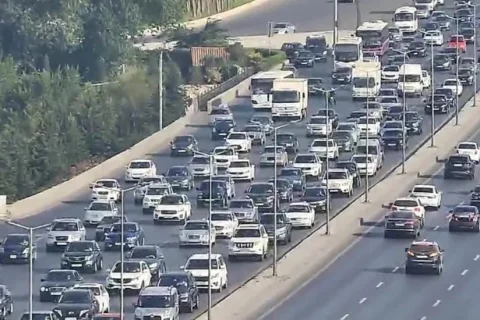 Bakı–Sumqayıt yolunda avtoqəza olub, tıxac yaranıb