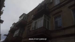 Yasamalda külək binanın dam örtüyünü qoparıb -