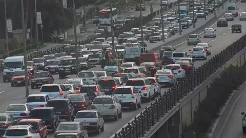 Bakıda 18 istiqamətdə nəqliyyatın sıxlığı yaranıb -
