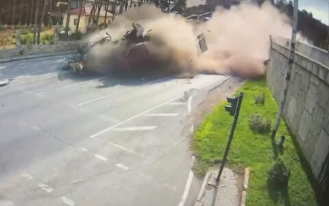“KamAZ”ın “Changan”ın üstünə aşdığı an