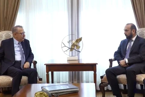 Mirzoyan Türkiyənin xüsusi nümayəndəsi Serdar Kılıçla görüşüb