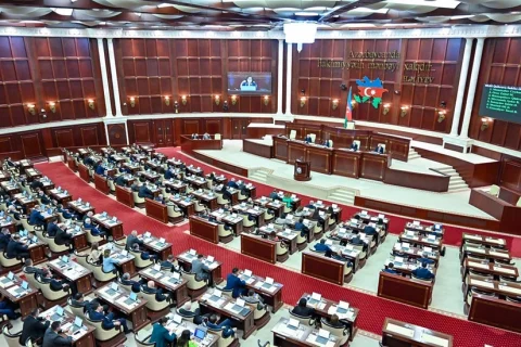 Milli Məclisin plenar iclası başlayıb, gündəlikdə 7 məsələ var