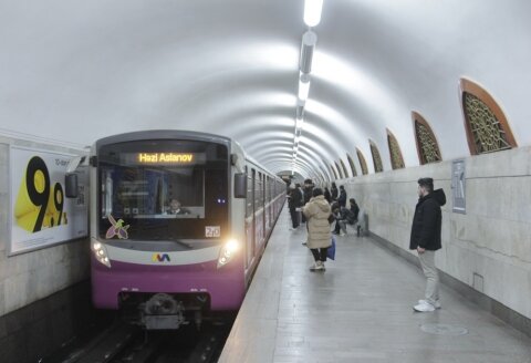 Bakı metrosunda problem -