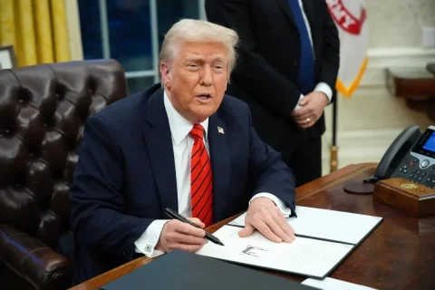 ABŞ rüsumlardan hər il 1 trilyon dollardan çox gəlir əldə edəcək
