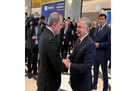 Ceyhun Bayramov Səmərqənddə Şövkət Mirziyoyevlə görüşüb