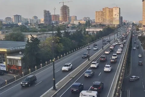 Bakıda 12 istiqamətdə nəqliyyatın sıxlığı müşahidə edilir