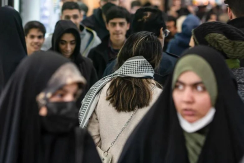İranda məcburi hicab tarix olur – Tehran təməl prinsipini qurban verir -