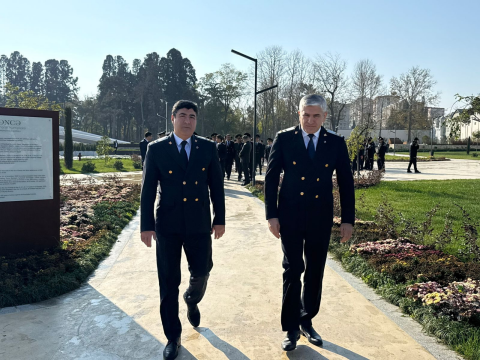 Prokurorluq əməkdaşları Zəfər Günü ilə bağlı Gəncə Memorial Kompleksini ziyarət ediblər