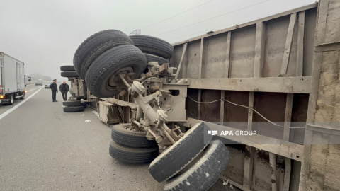 Bakı-Qazax yolunda pambıqla dolu maşın aşıb