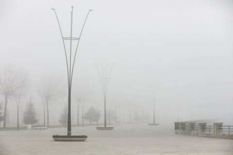 Sabah Bakıda hava yağmursuz keçəcək, duman olacaq, külək əsəcək -