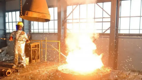 Sumqayıtda poladəritmə sexində partlayış olub -