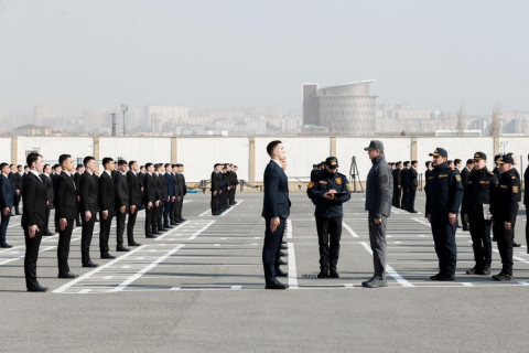 Vilayət Eyvazov gənclərin növbəti sıra baxışını keçirib -