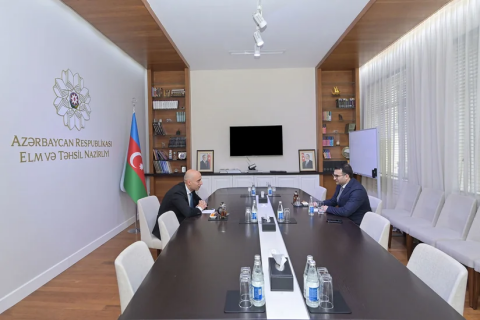 Emin Əmrullayev "Yüksəliş" müsabiqəsinin qalibləri ilə görüşüb